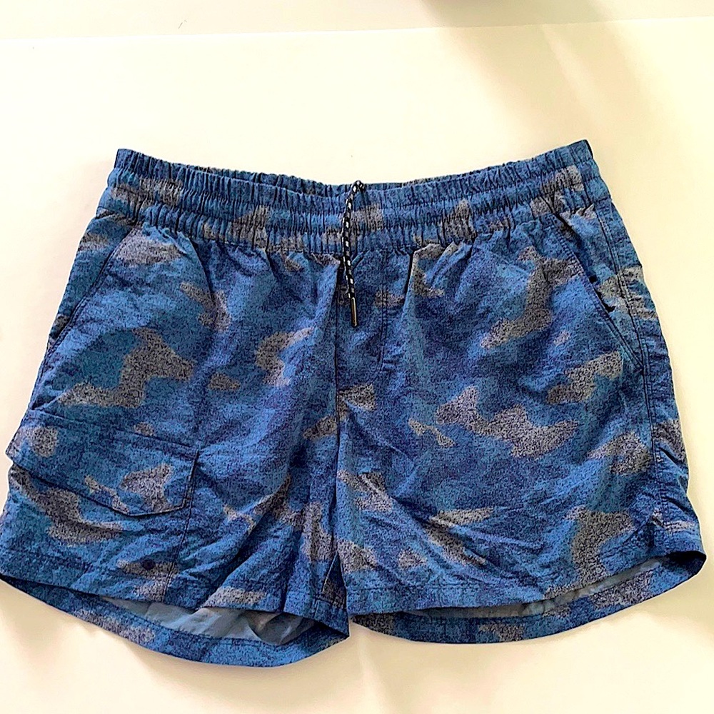 Women’s Columbia shorts size M